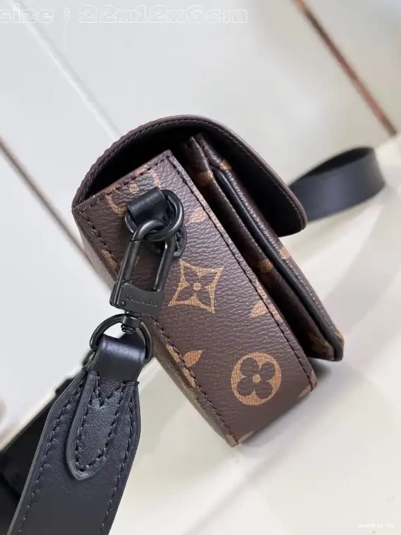 WIS VUITTON Wallet LOUIS Montsouris Wearable 0625